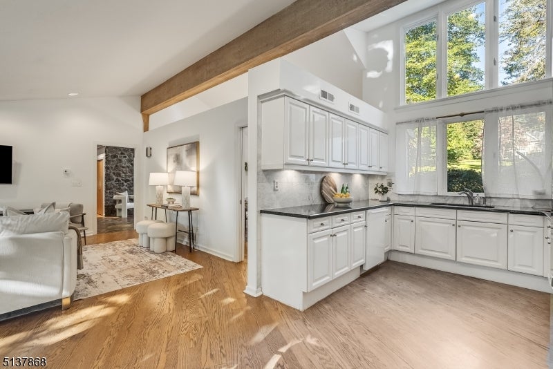 33 Crest Dr
