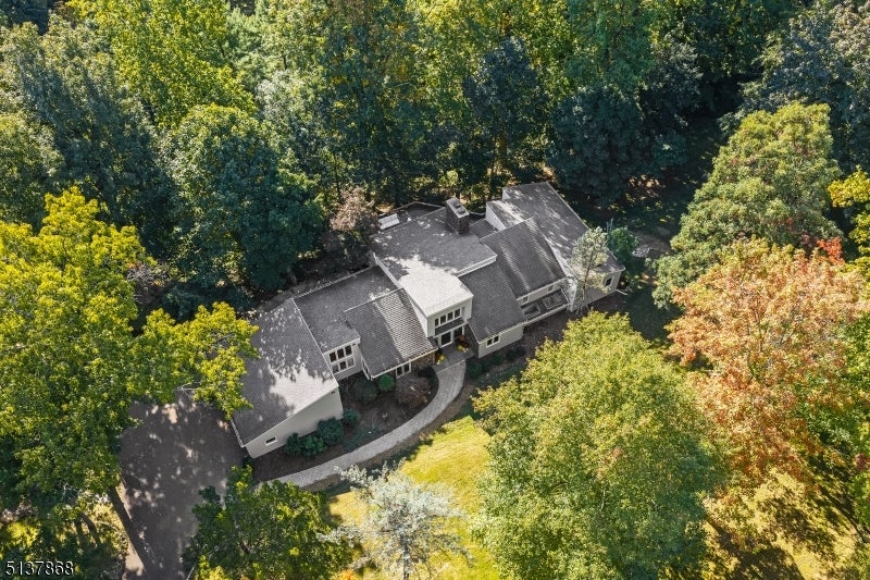 33 Crest Dr
