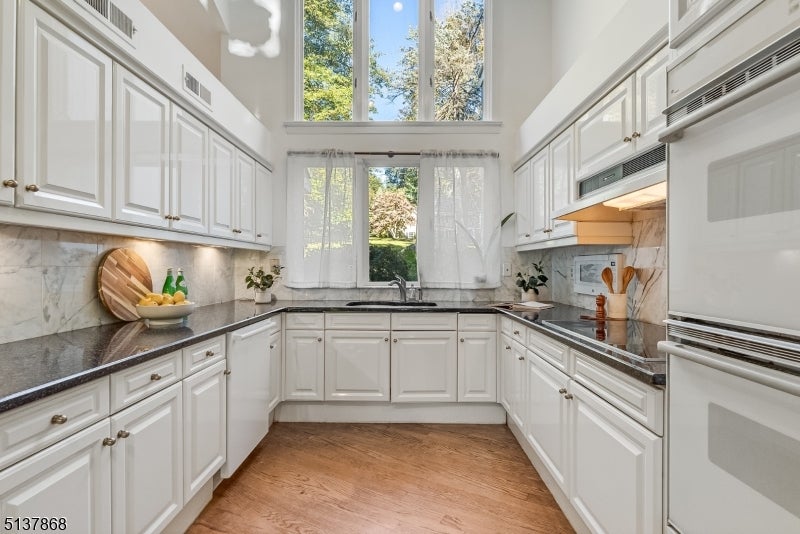 33 Crest Dr