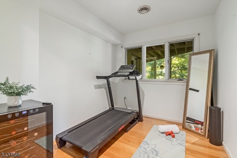 33 Crest Dr