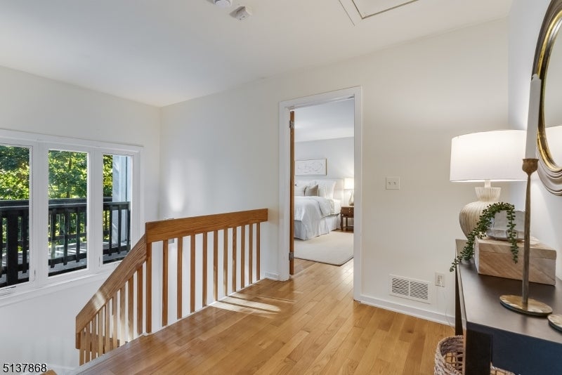 33 Crest Dr