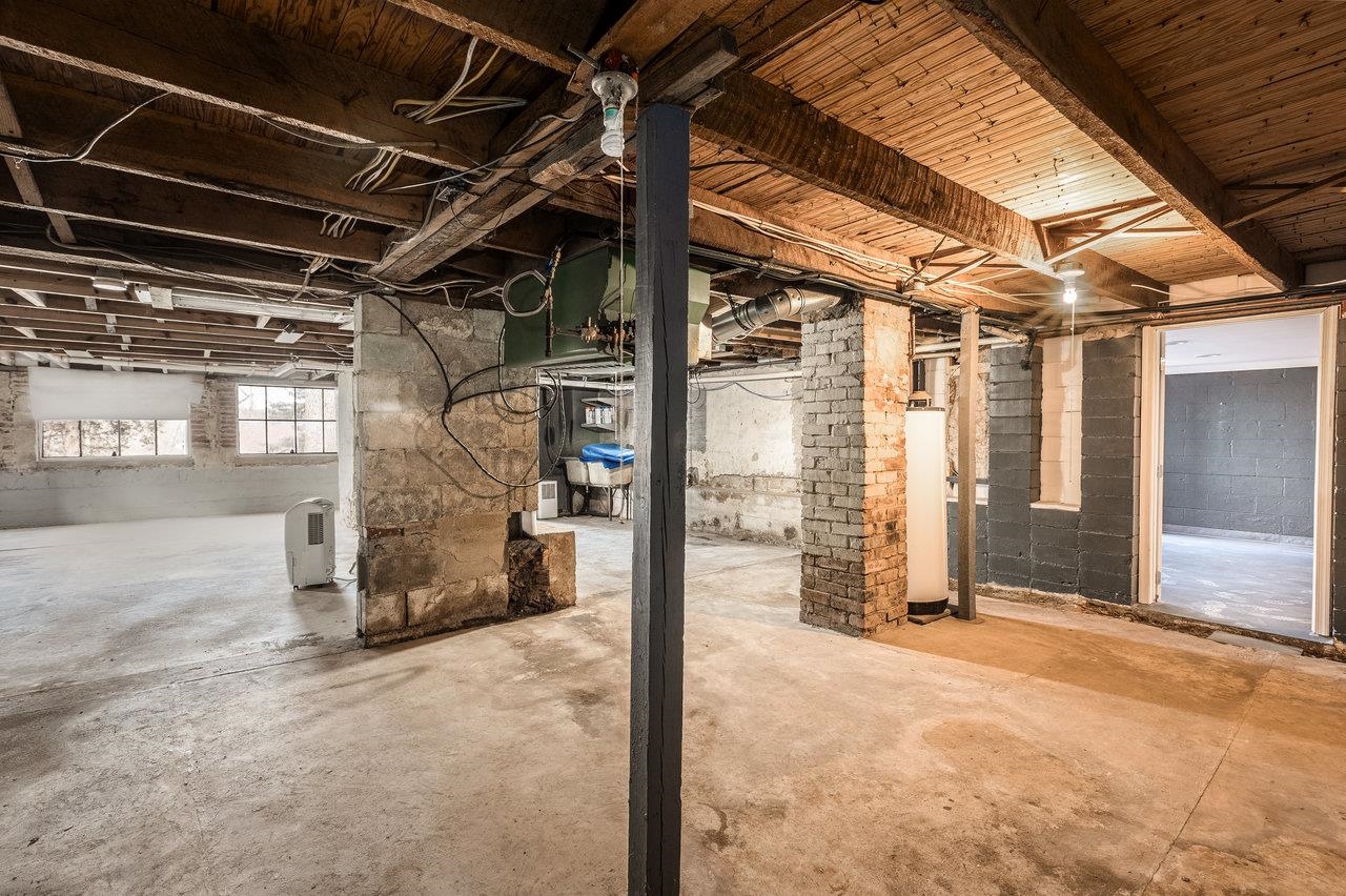1401 4TH ST