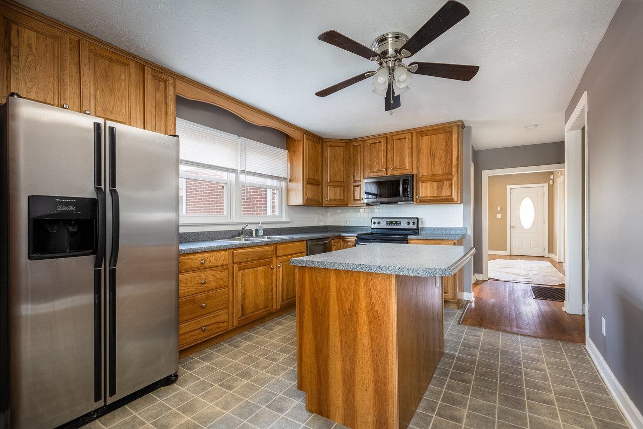 1401 4TH ST