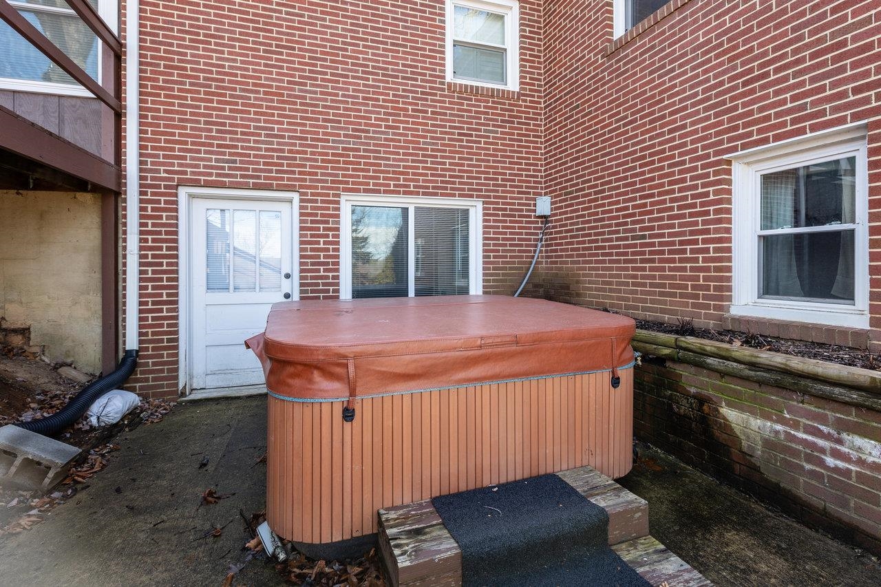 1401 4TH ST