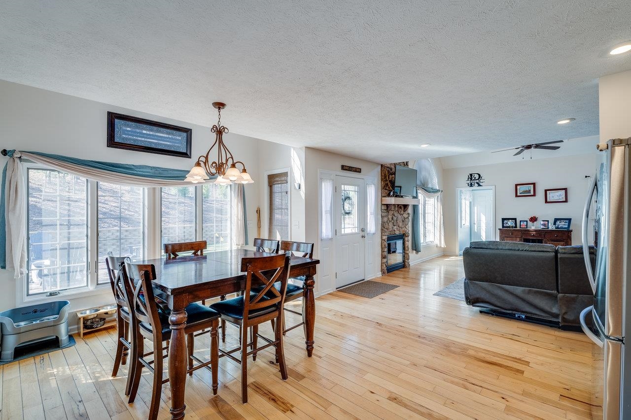 2279 LANIER LN