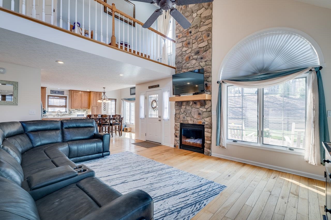 2279 LANIER LN