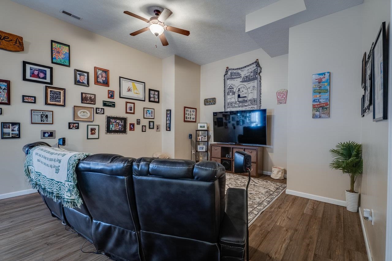 2279 LANIER LN