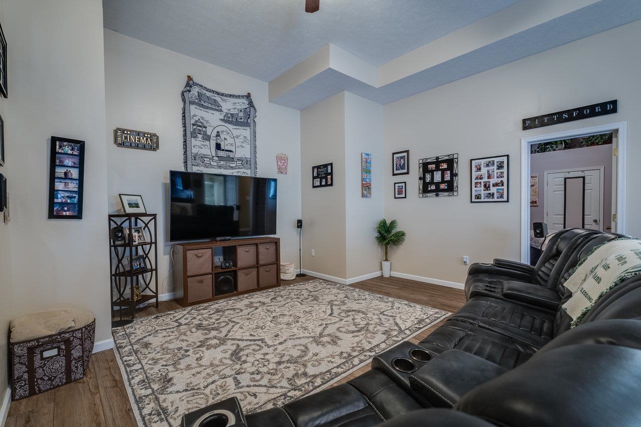 2279 LANIER LN