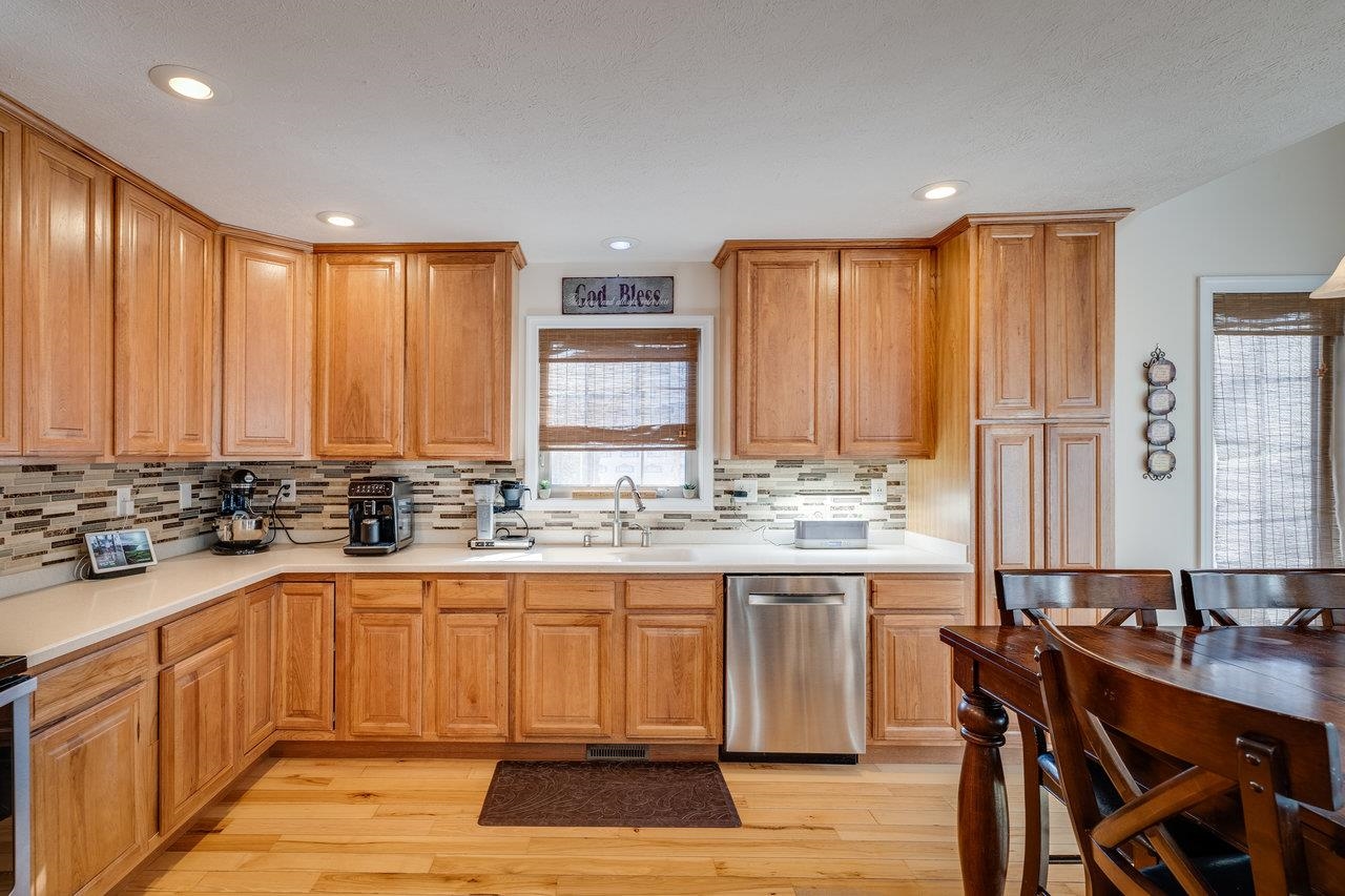 2279 LANIER LN