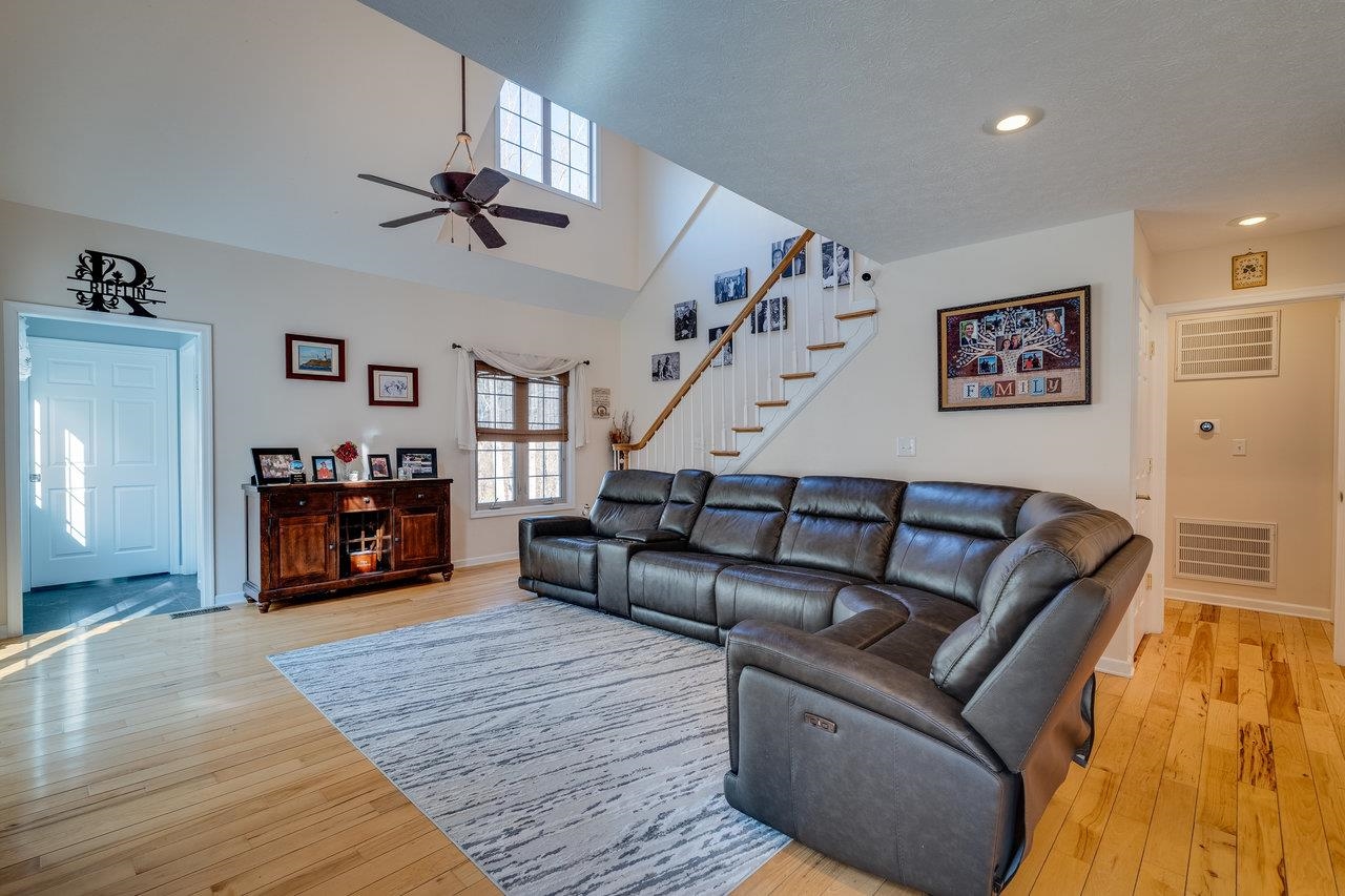 2279 LANIER LN