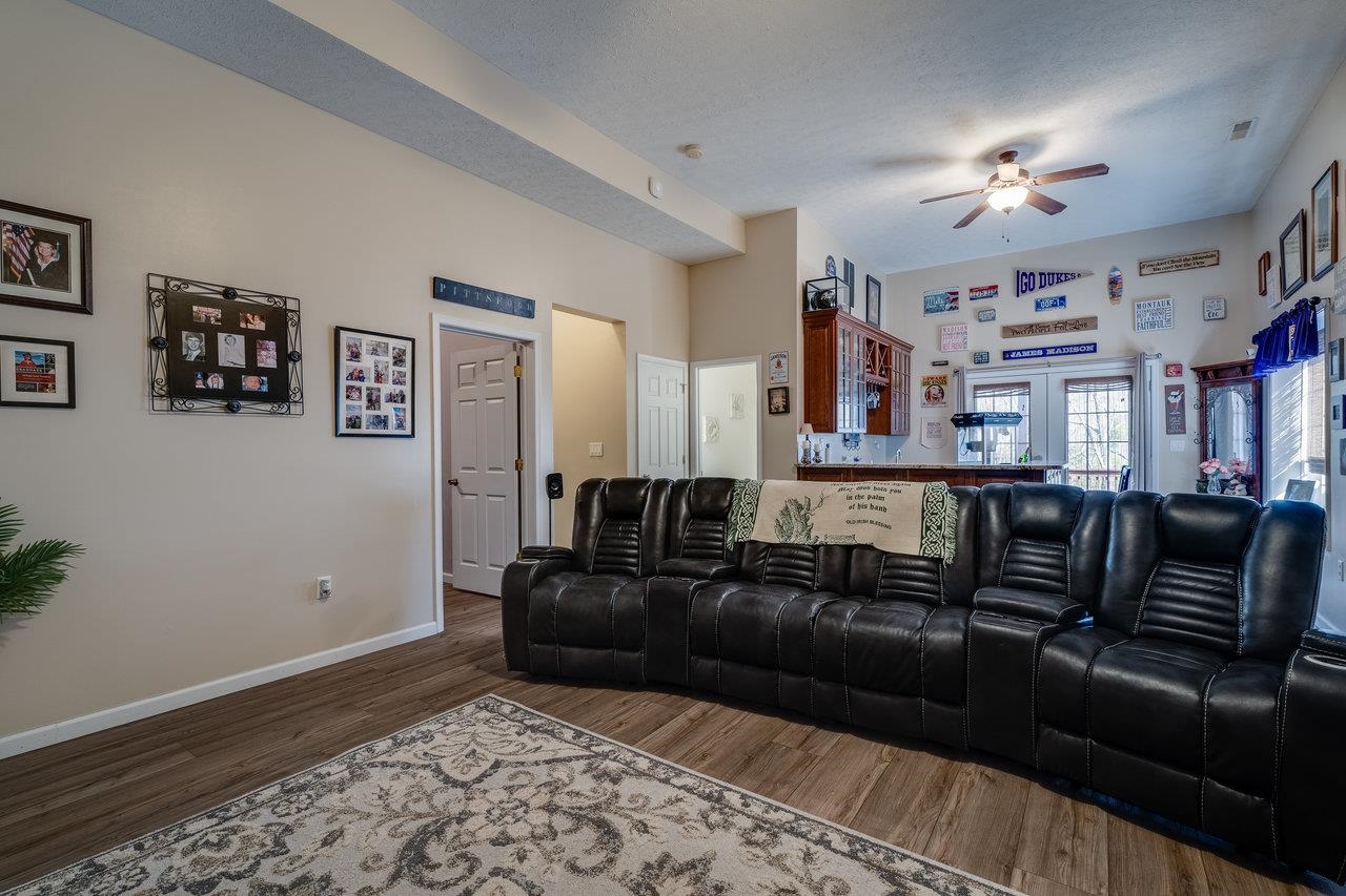 2279 LANIER LN