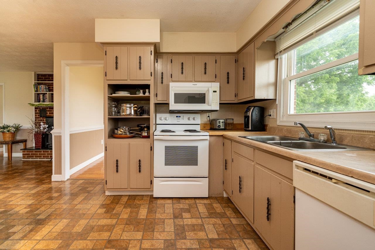 5127 CAPTAIN YANCEY RD