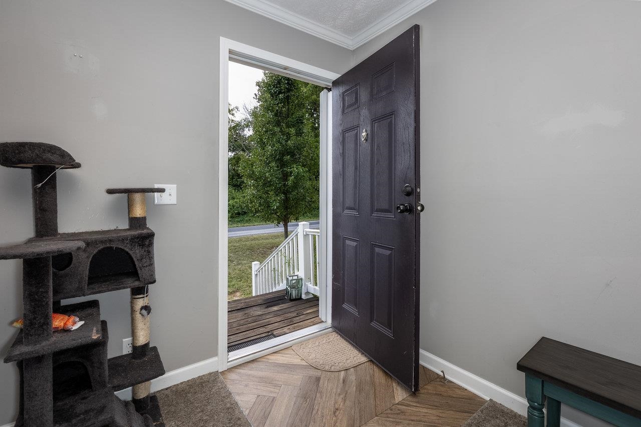 101 BROOKHOLLOW RD