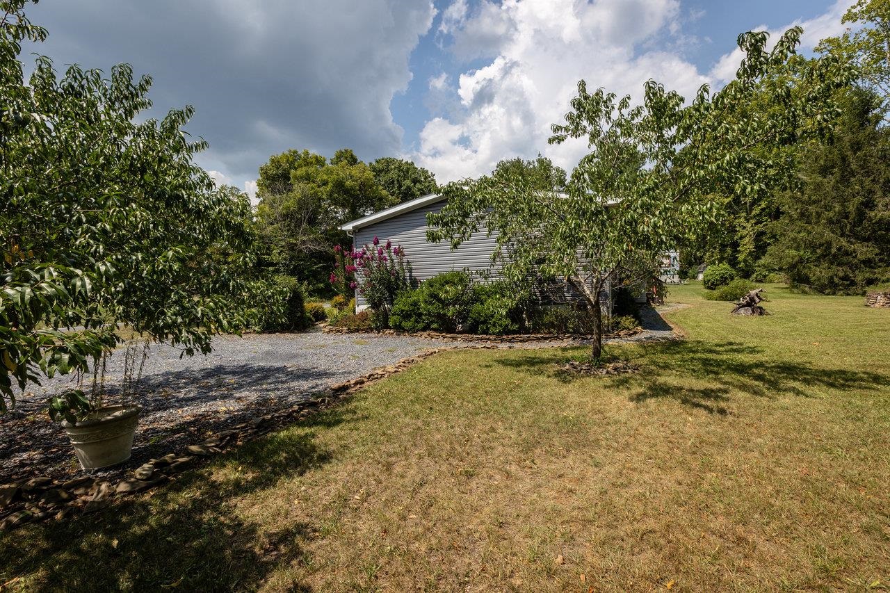 101 BROOKHOLLOW RD