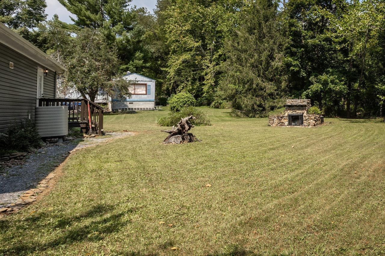 101 BROOKHOLLOW RD