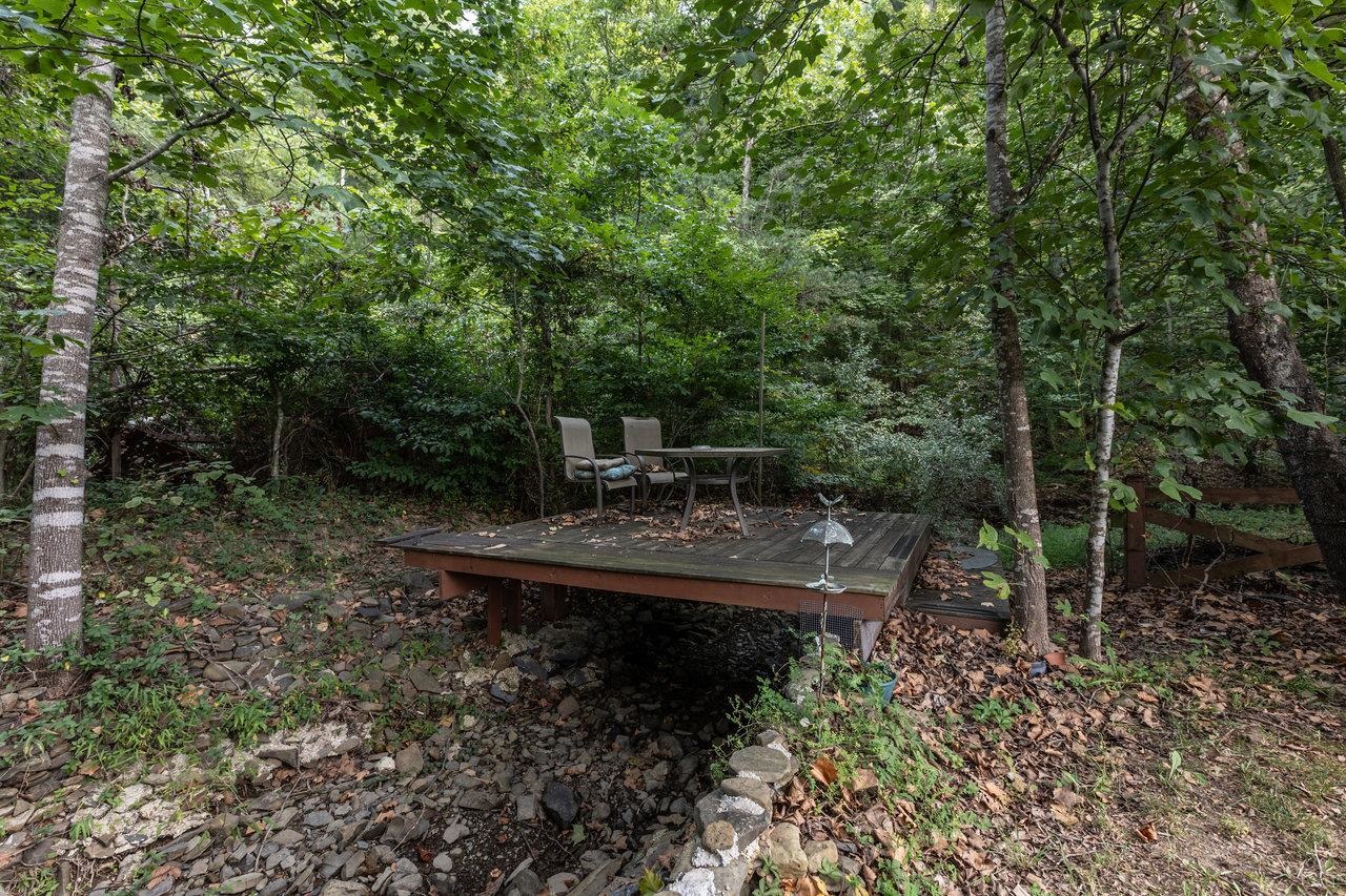 101 BROOKHOLLOW RD