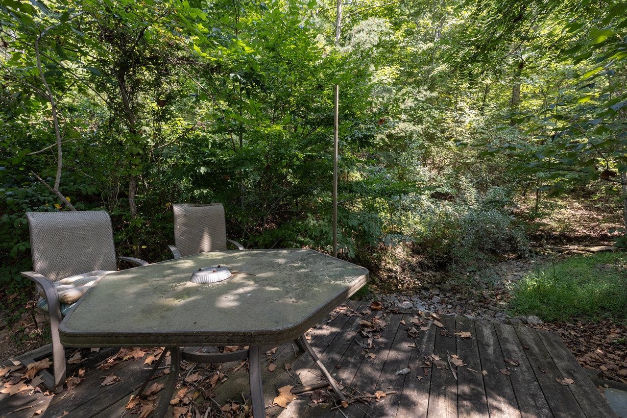 101 BROOKHOLLOW RD