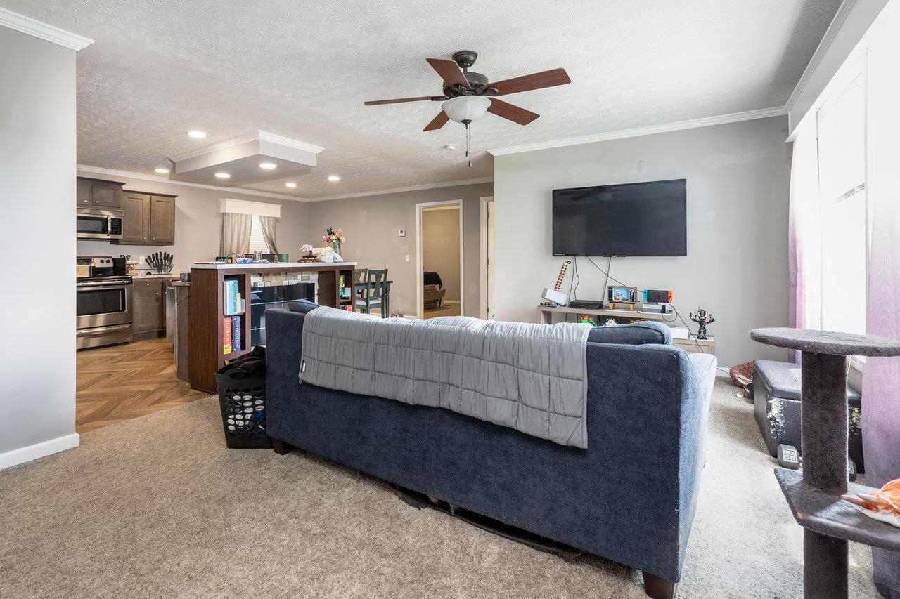 101 BROOKHOLLOW RD