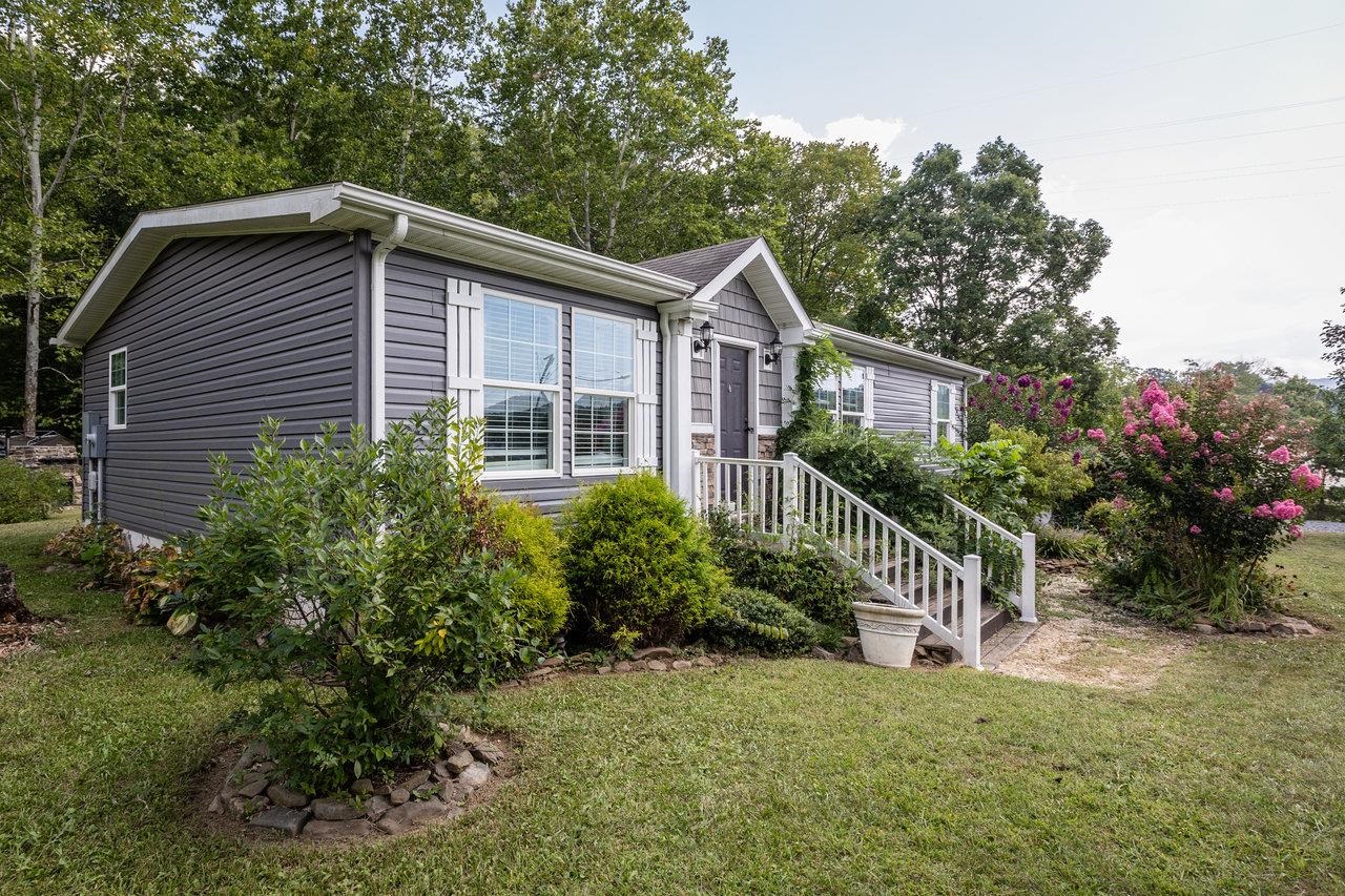 101 BROOKHOLLOW RD