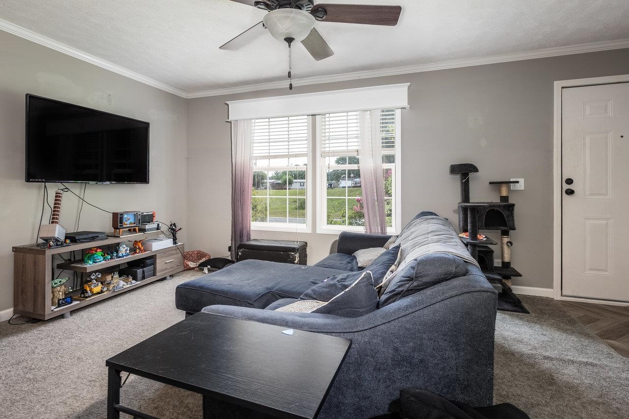 101 BROOKHOLLOW RD