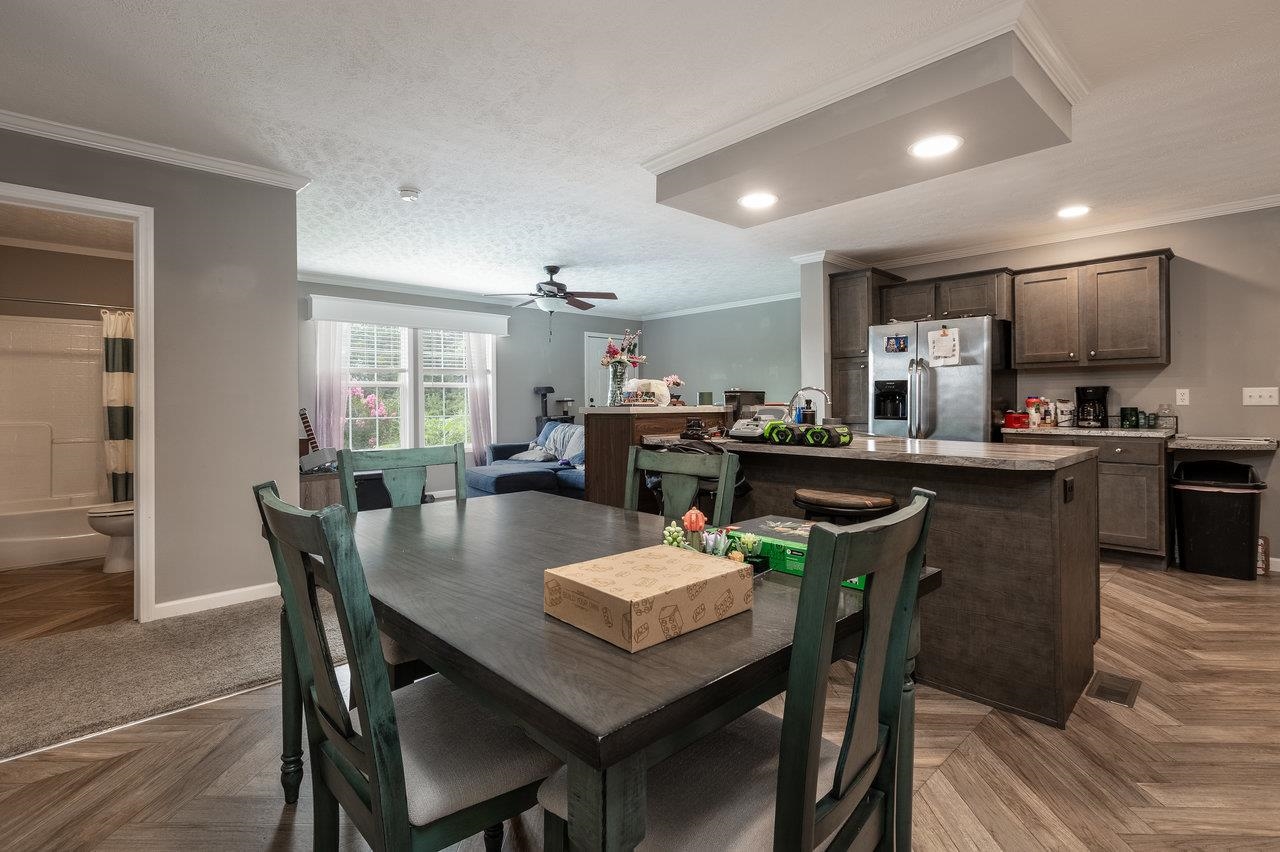 101 BROOKHOLLOW RD