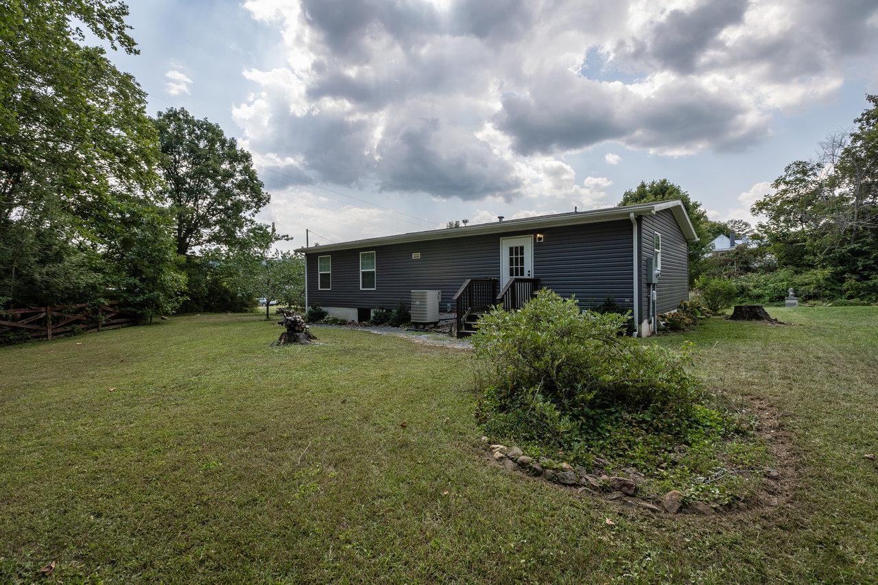 101 BROOKHOLLOW RD