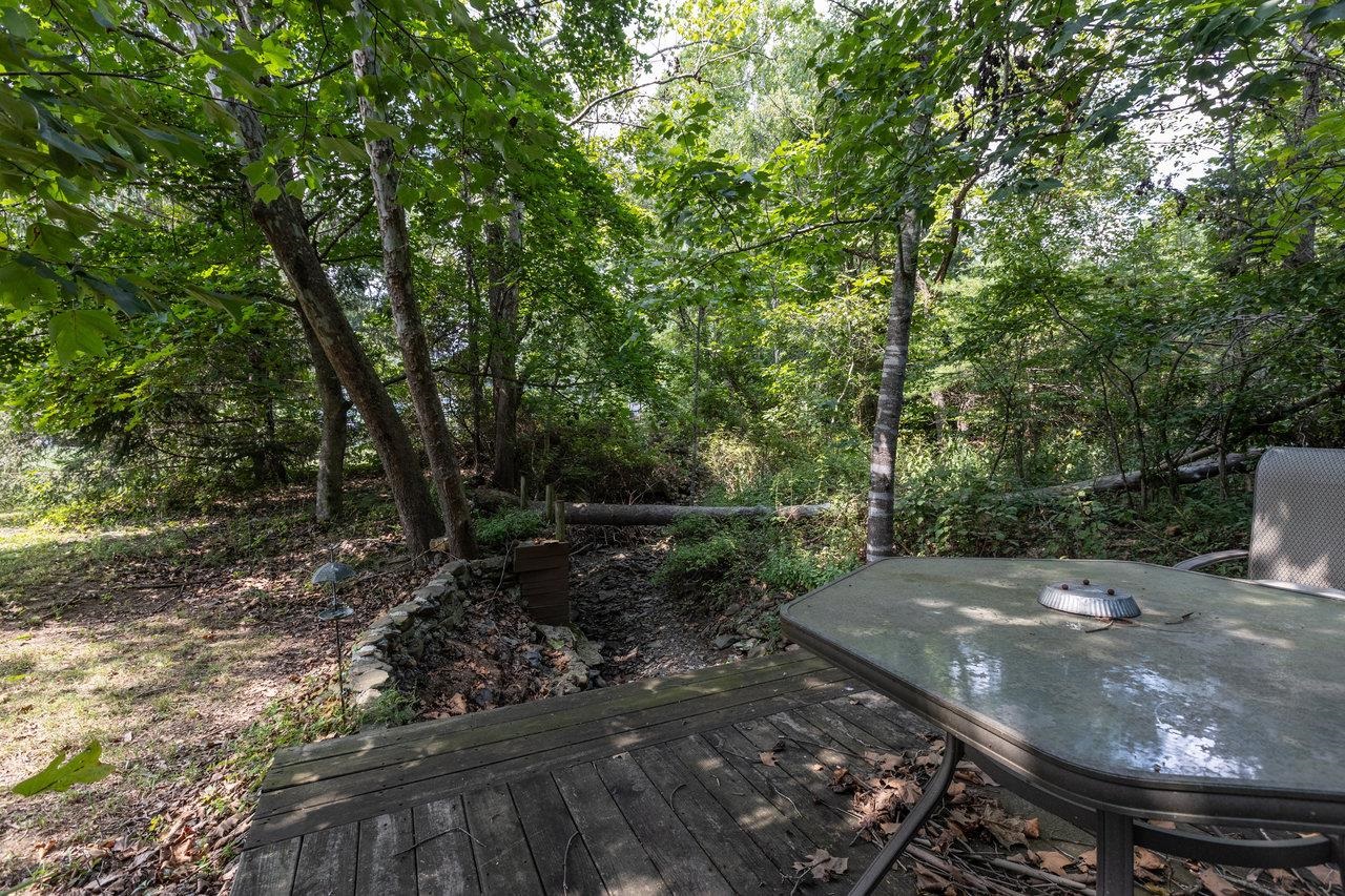 101 BROOKHOLLOW RD