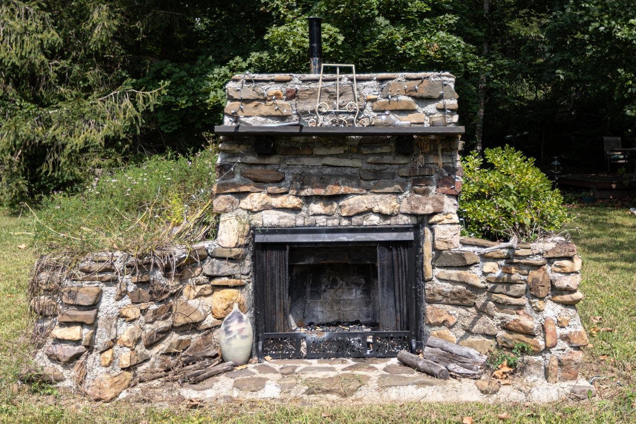 101 BROOKHOLLOW RD