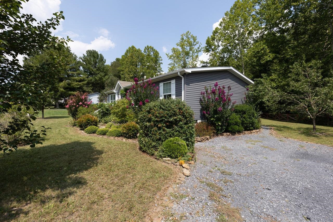 101 BROOKHOLLOW RD