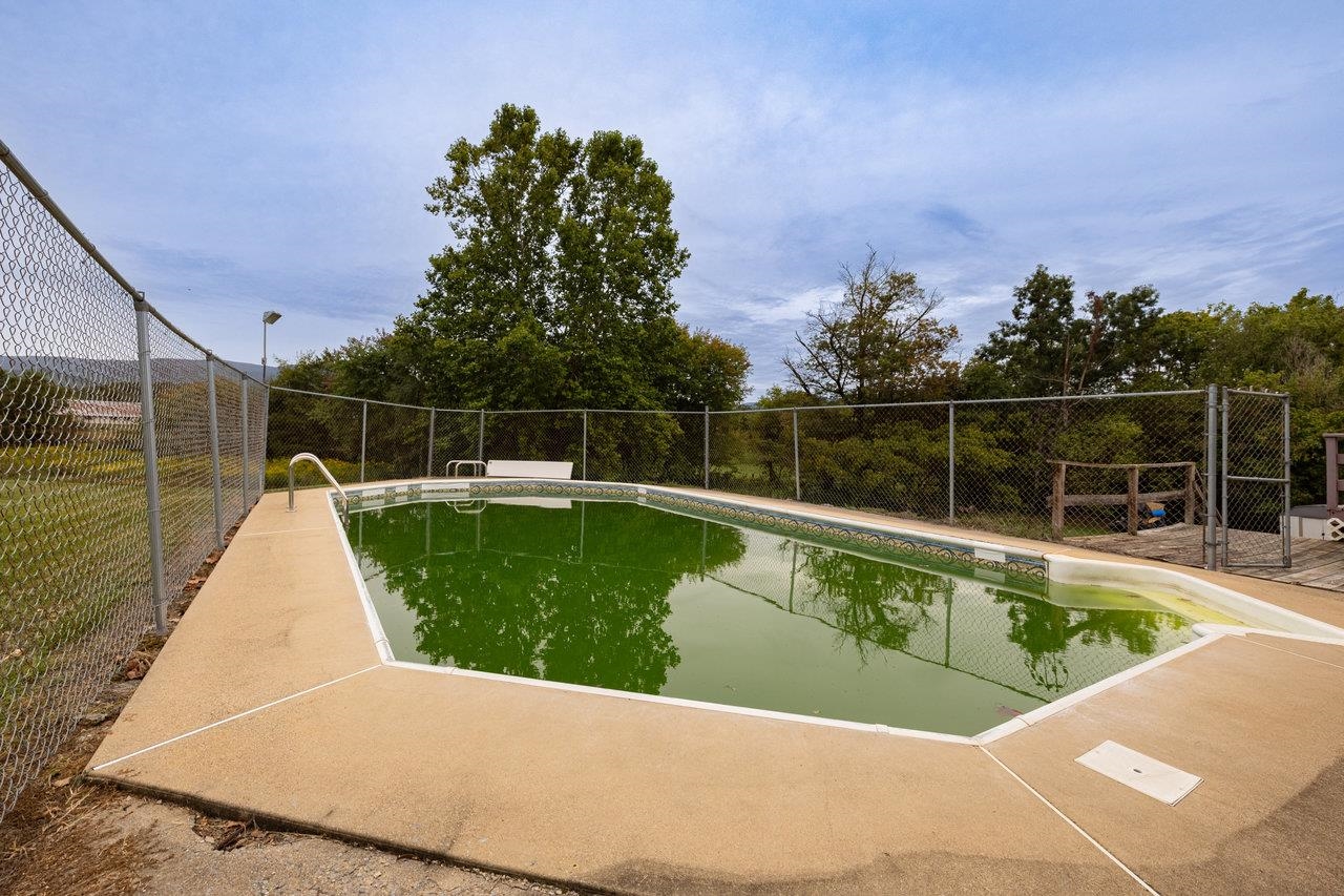 1612 SAMUELS RD