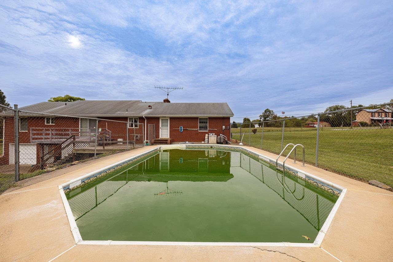 1612 SAMUELS RD