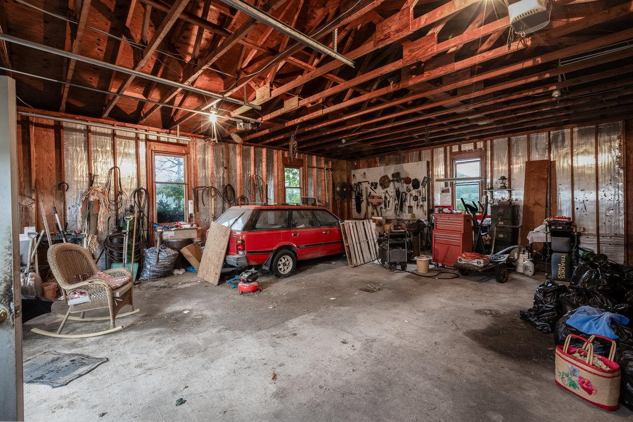 2103 DOGWOOD AVE