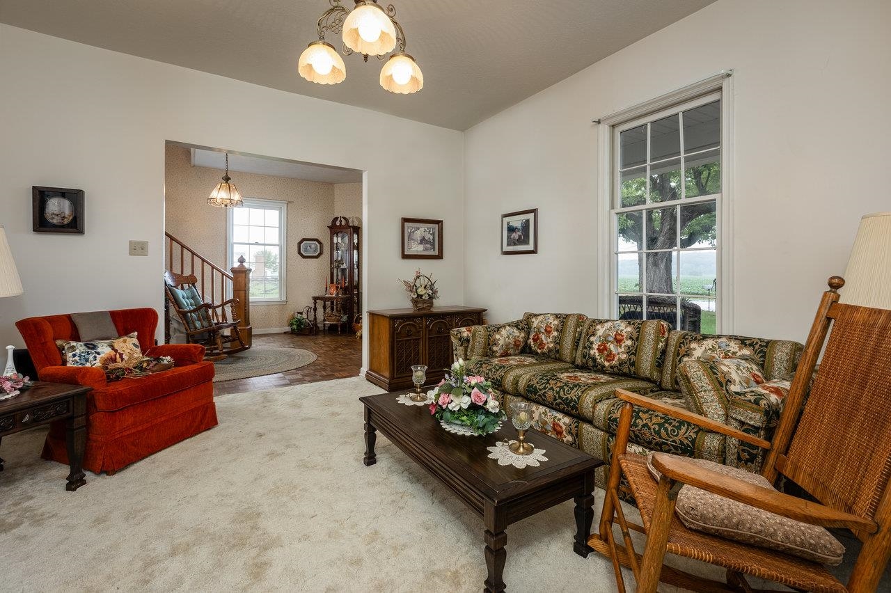 2103 DOGWOOD AVE