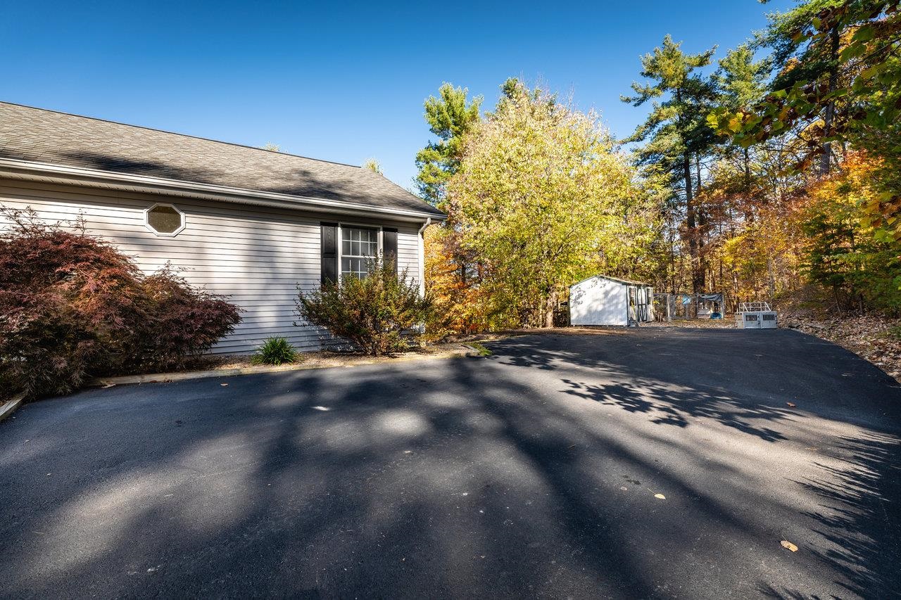 415 KNOB RD