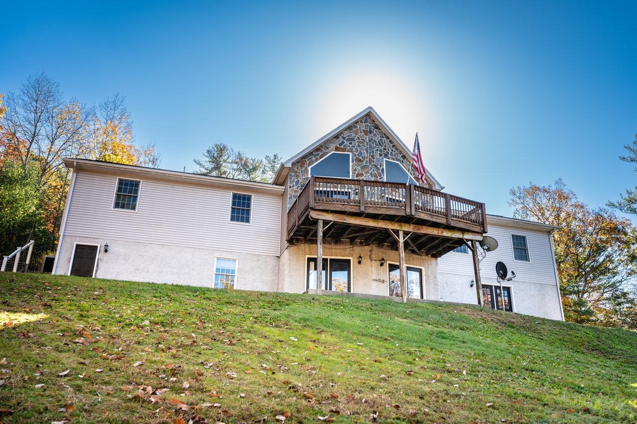 415 KNOB RD