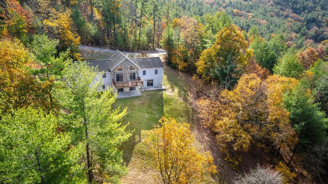 415 KNOB RD
