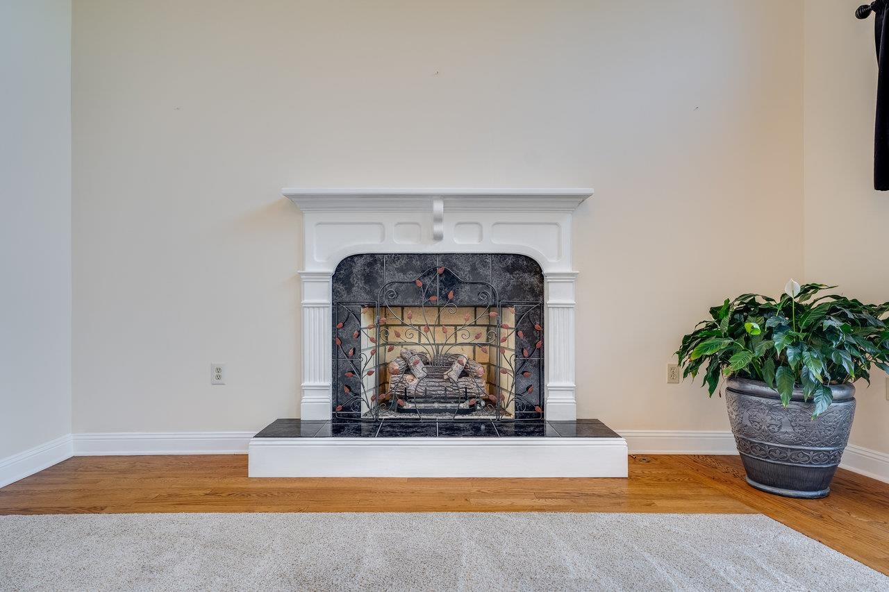 415 KNOB RD