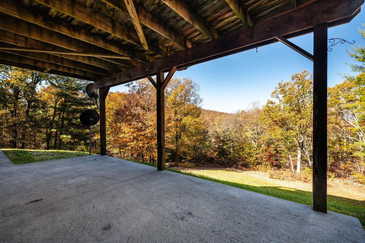 415 KNOB RD