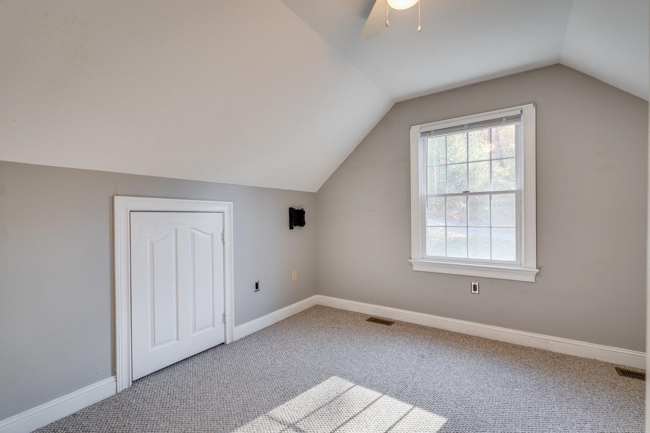 415 KNOB RD