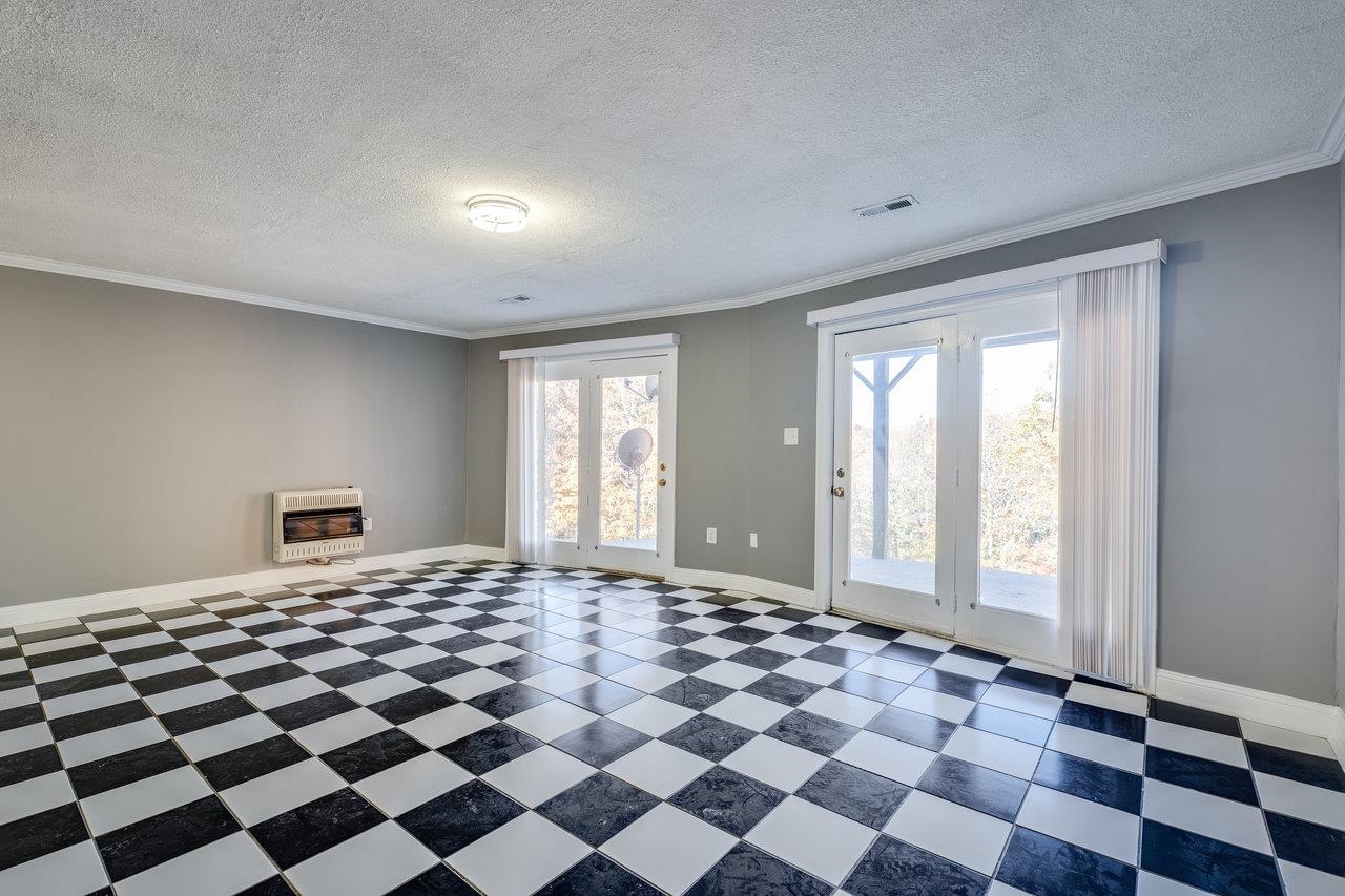 415 KNOB RD