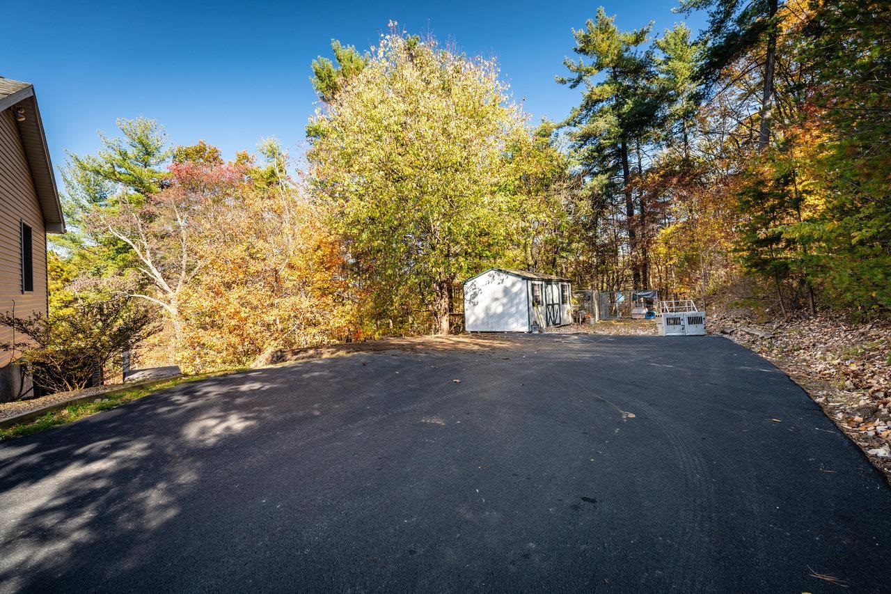 415 KNOB RD