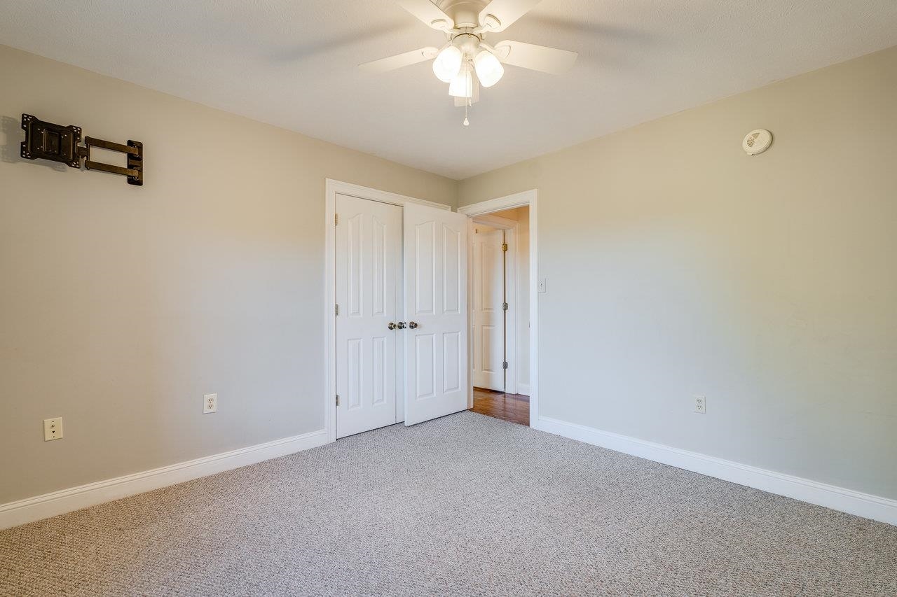 415 KNOB RD
