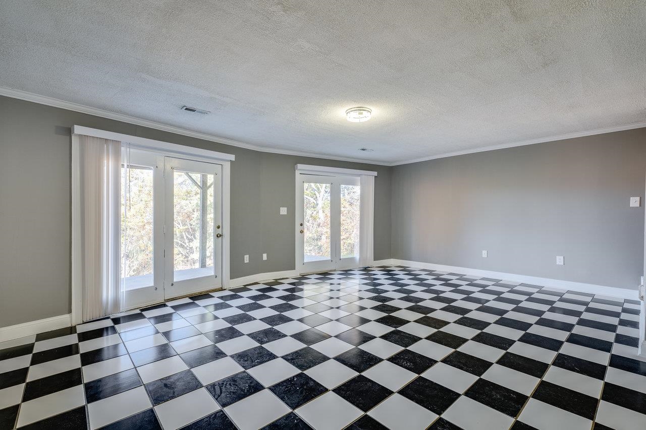 415 KNOB RD