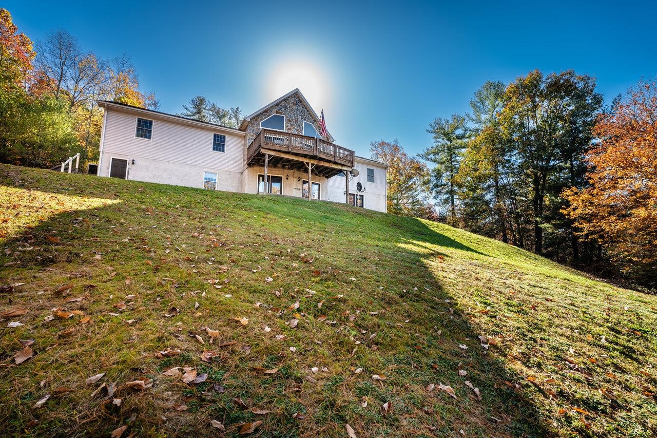 415 KNOB RD