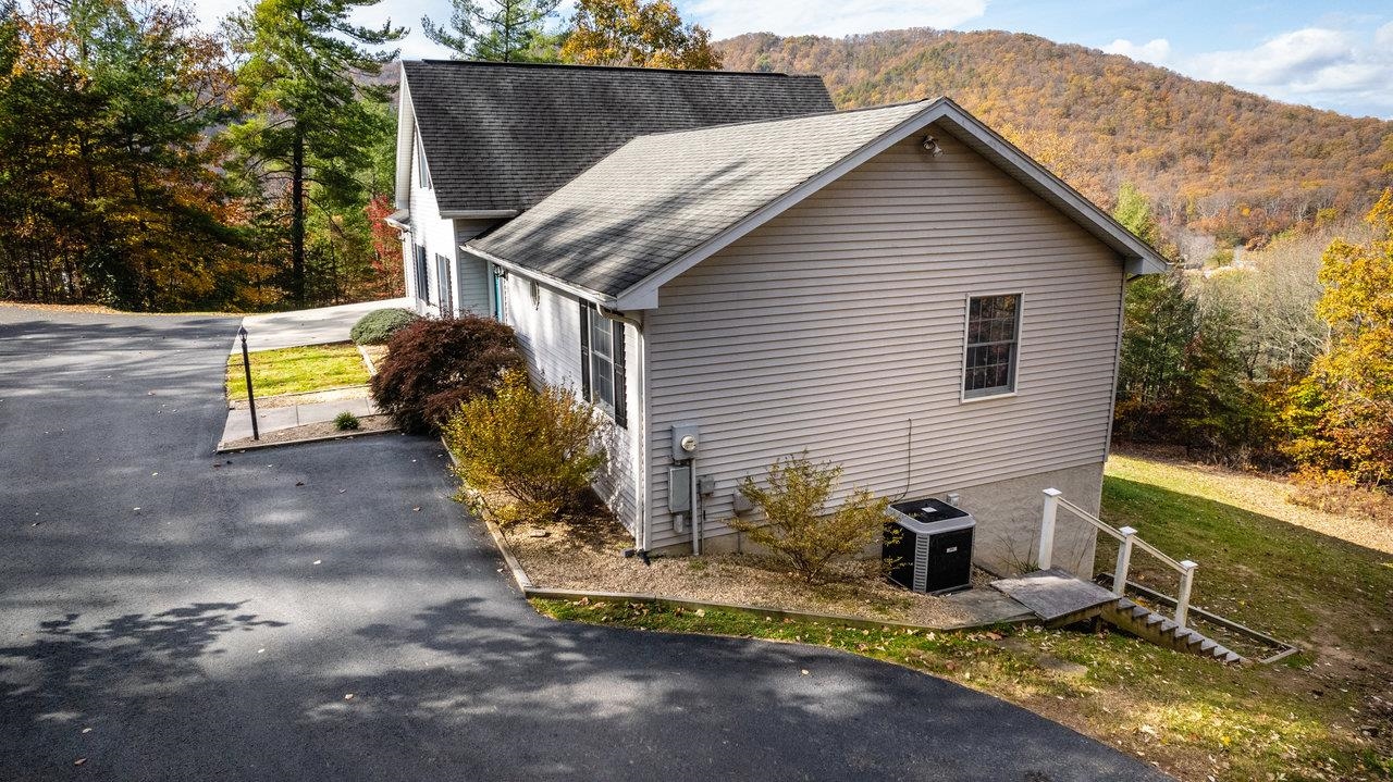 415 KNOB RD
