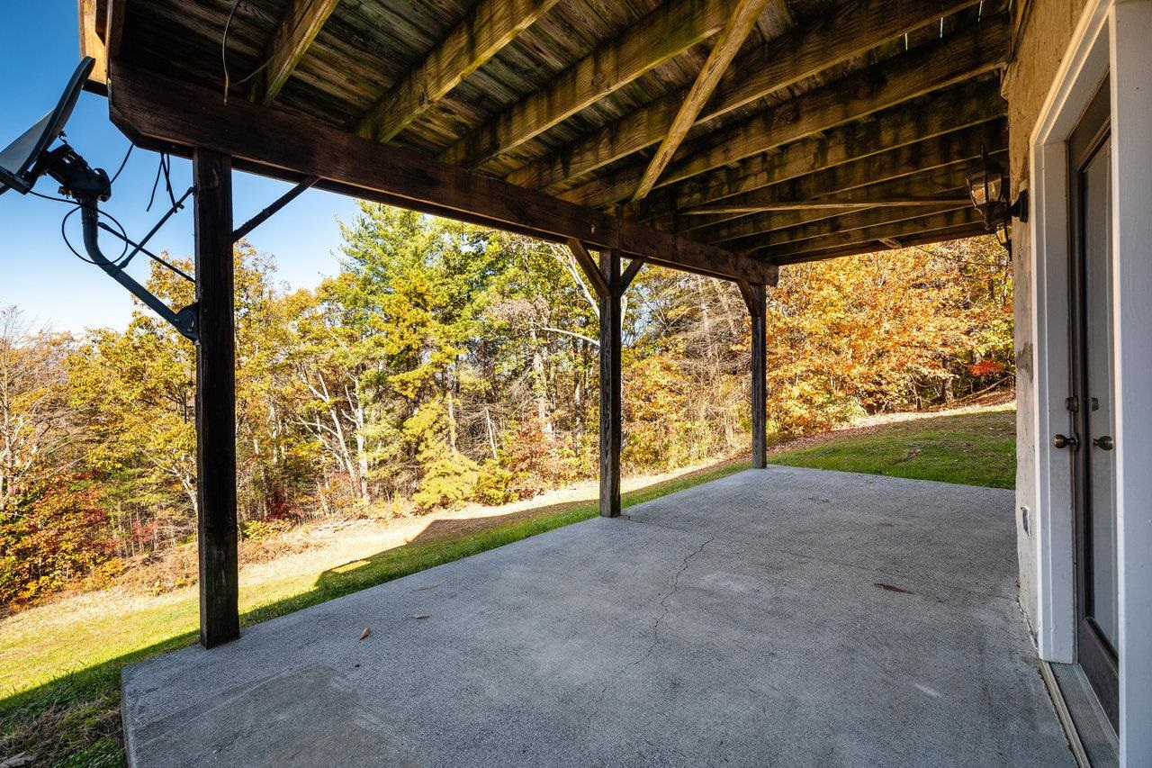 415 KNOB RD