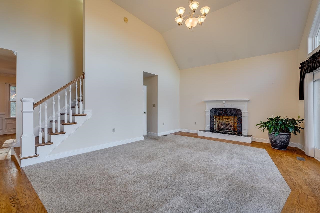 415 KNOB RD