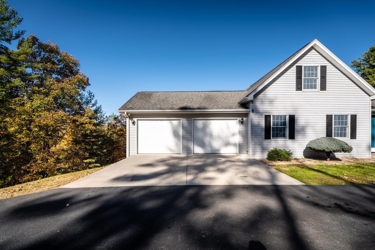 415 KNOB RD