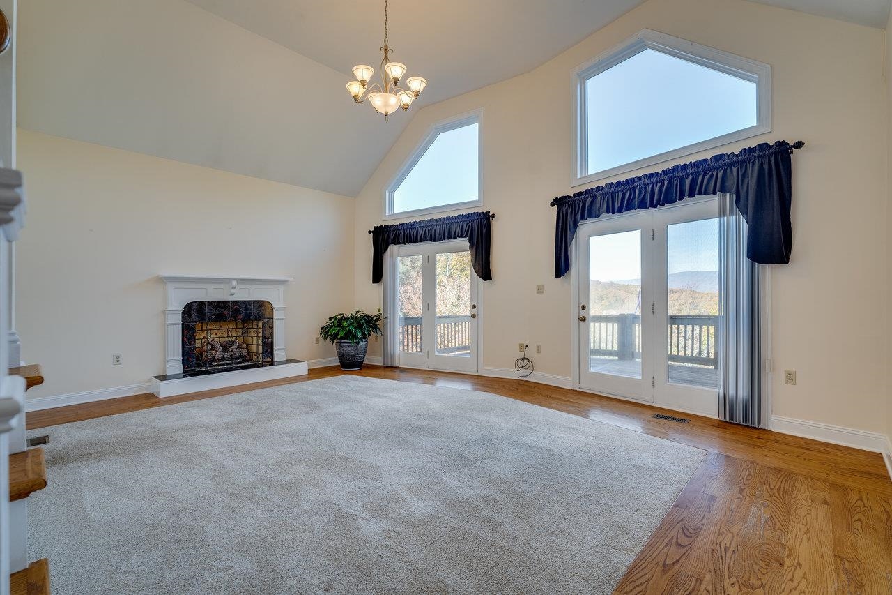 415 KNOB RD