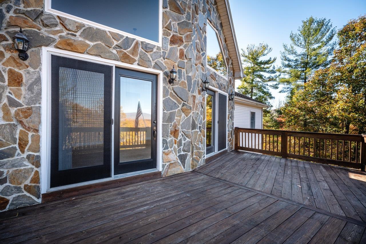 415 KNOB RD